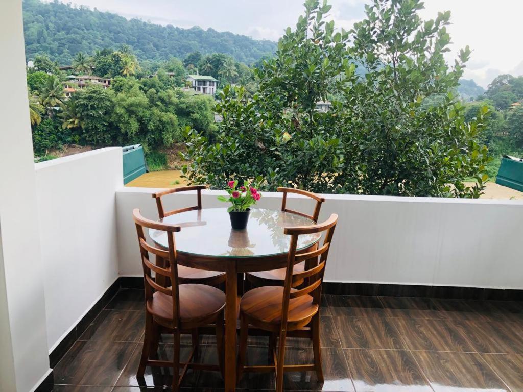 Kandy River Garden Exterior photo