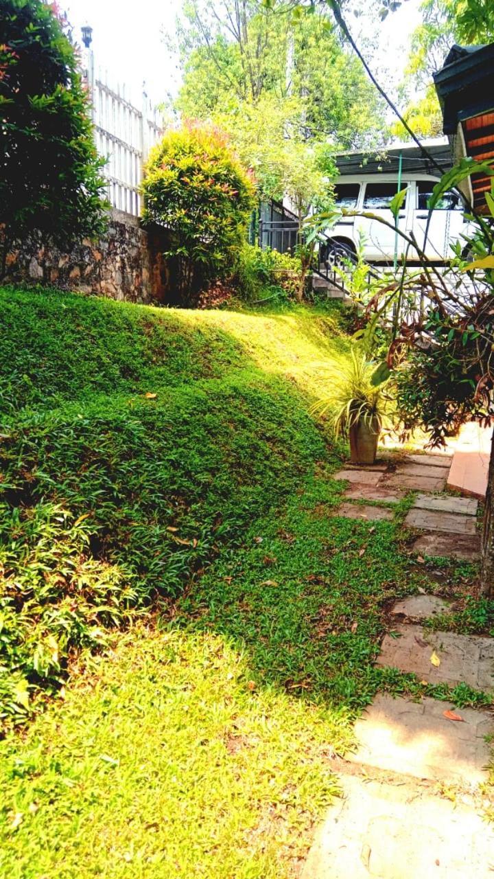 Kandy River Garden Exterior photo